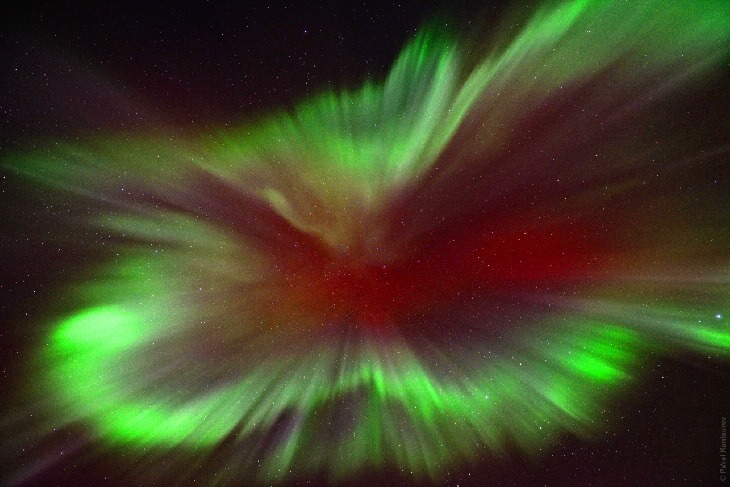 Aurora_11-05_dynamic-multi-colored_inRussia_byPavelKantsurov