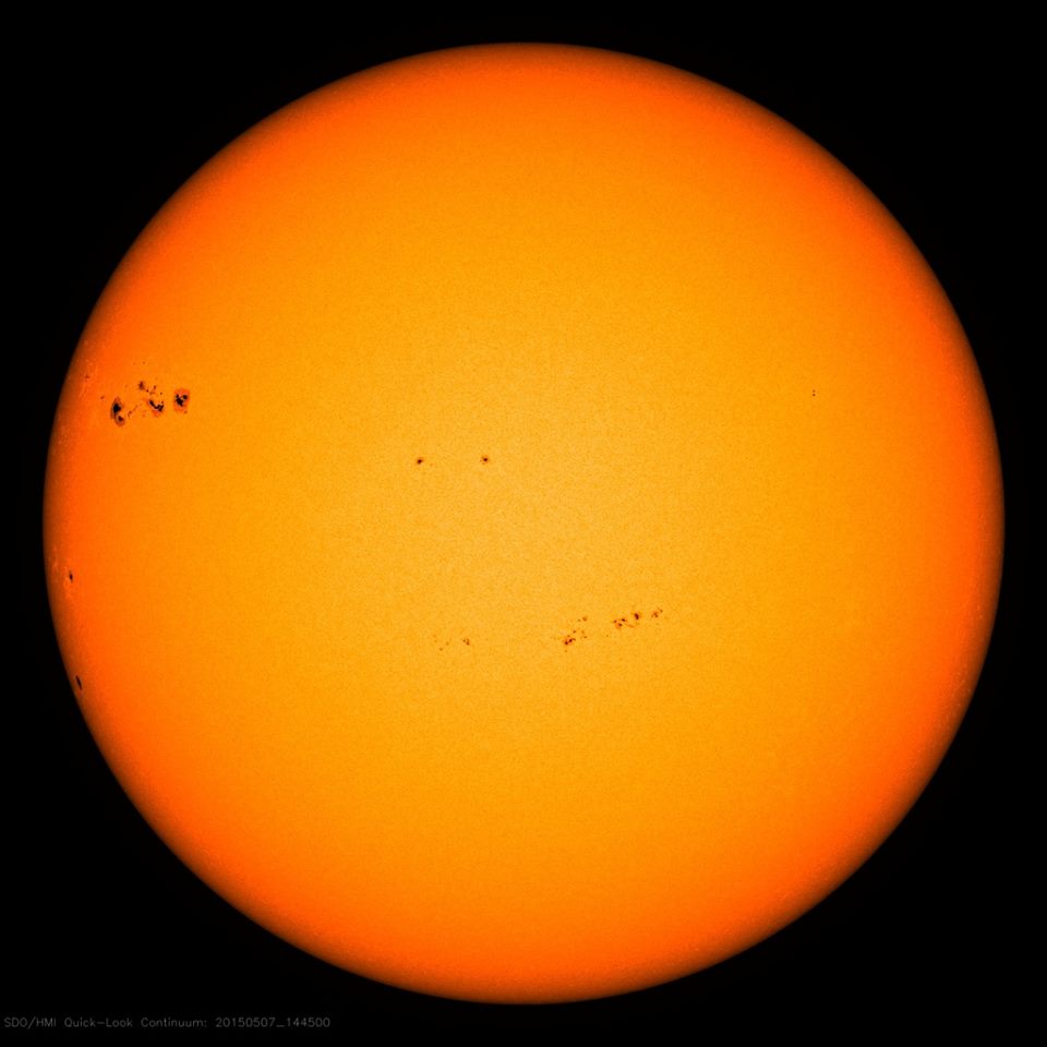 SunSpots_20150507_144500_SDO-HUI_Quick-Look_Continuum