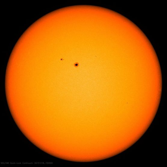 Sunspot2470_20151218_150000_SDO-HMI_Quick-Look-Continuum