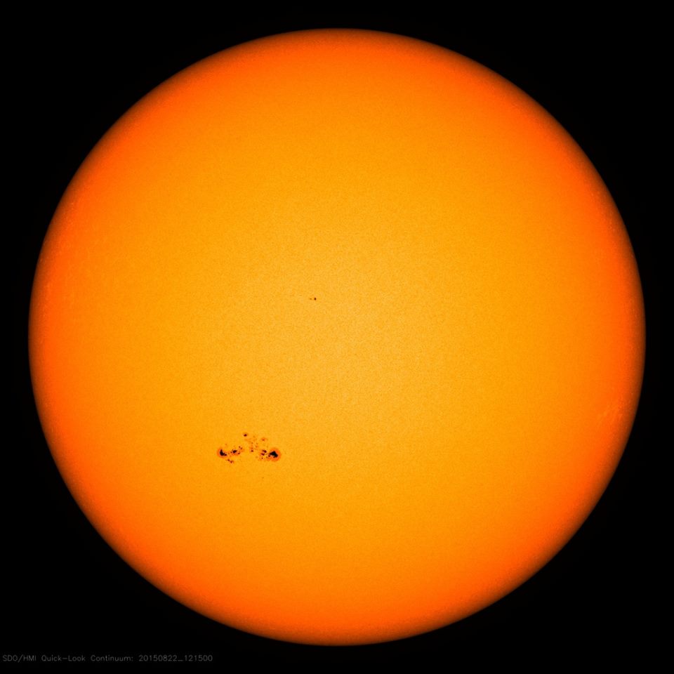 Sunspot_2403_20150822_121500_SDO-HMI_QuickLookContiniim