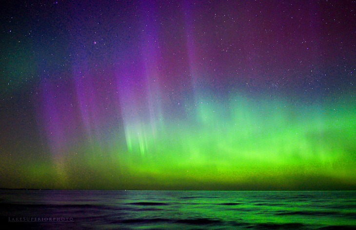 Aurora_05-01_LakeSuperiorLightsUp_fromMarquett-MichiganCoastline_byShawnMalone