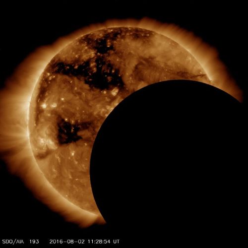 CME_2016-08-02_112854UT_SDO-AIA-193_Brown_MoonPhotoBombsSun