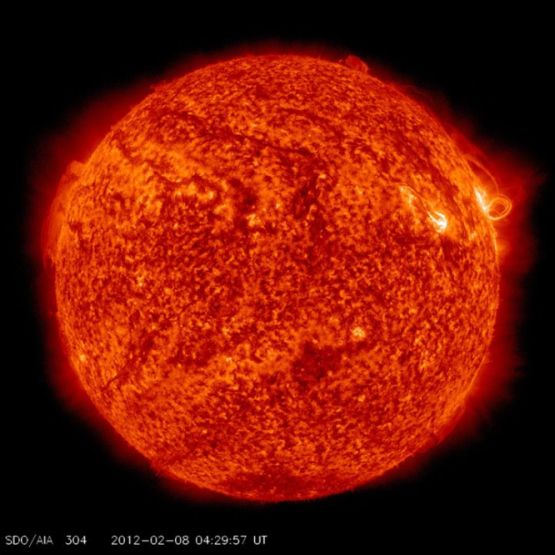 2012_02-08_4;29_SDO-photo_Sunspot1410FilamentLoops