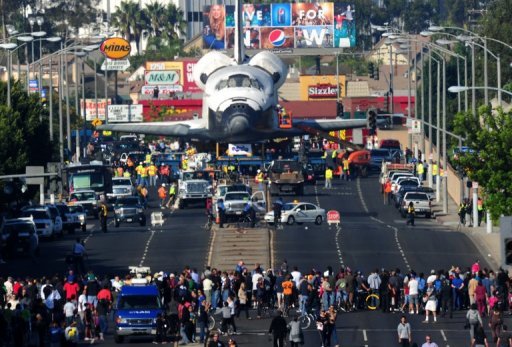 Angelenos+SpaceShuttleEndeavour_LAretirementhome