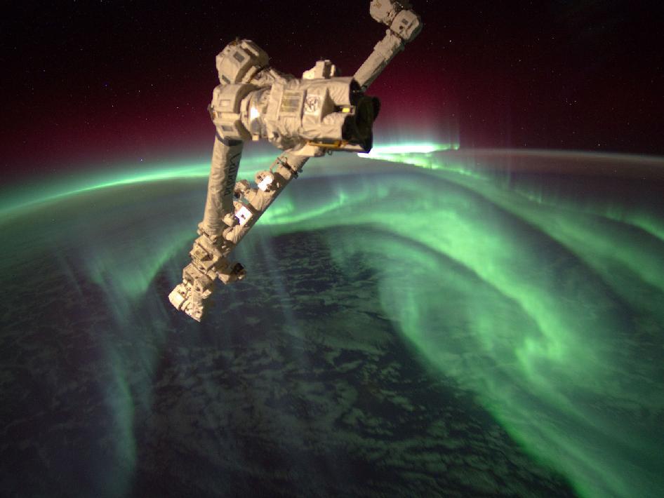 Aurora_2012-07-15_Australis_aka-SouthernLights+ISS_byAstronautJoeAcaba