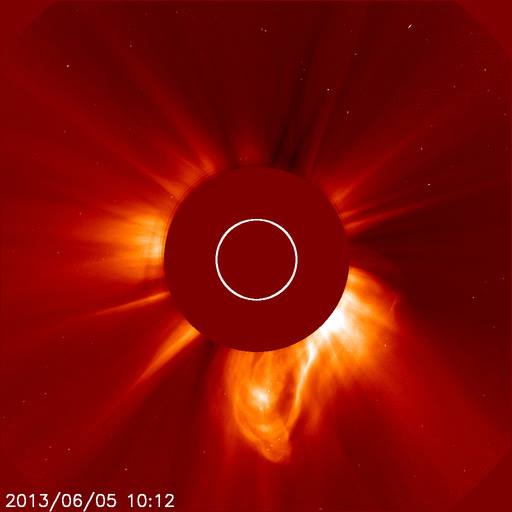 CME_2013-06-04,05_2-MclassFlares_M1,3fromSunspot1762