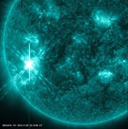 CME_2013-11-05_X3,3-SolarFlare!_Sunspot-1890_R3-RadioBlackout