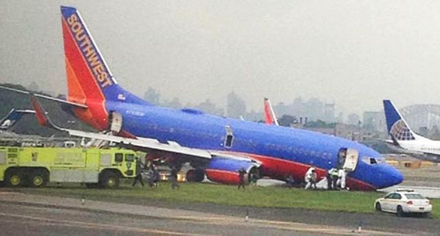 southwest-laguardia-landing-gear